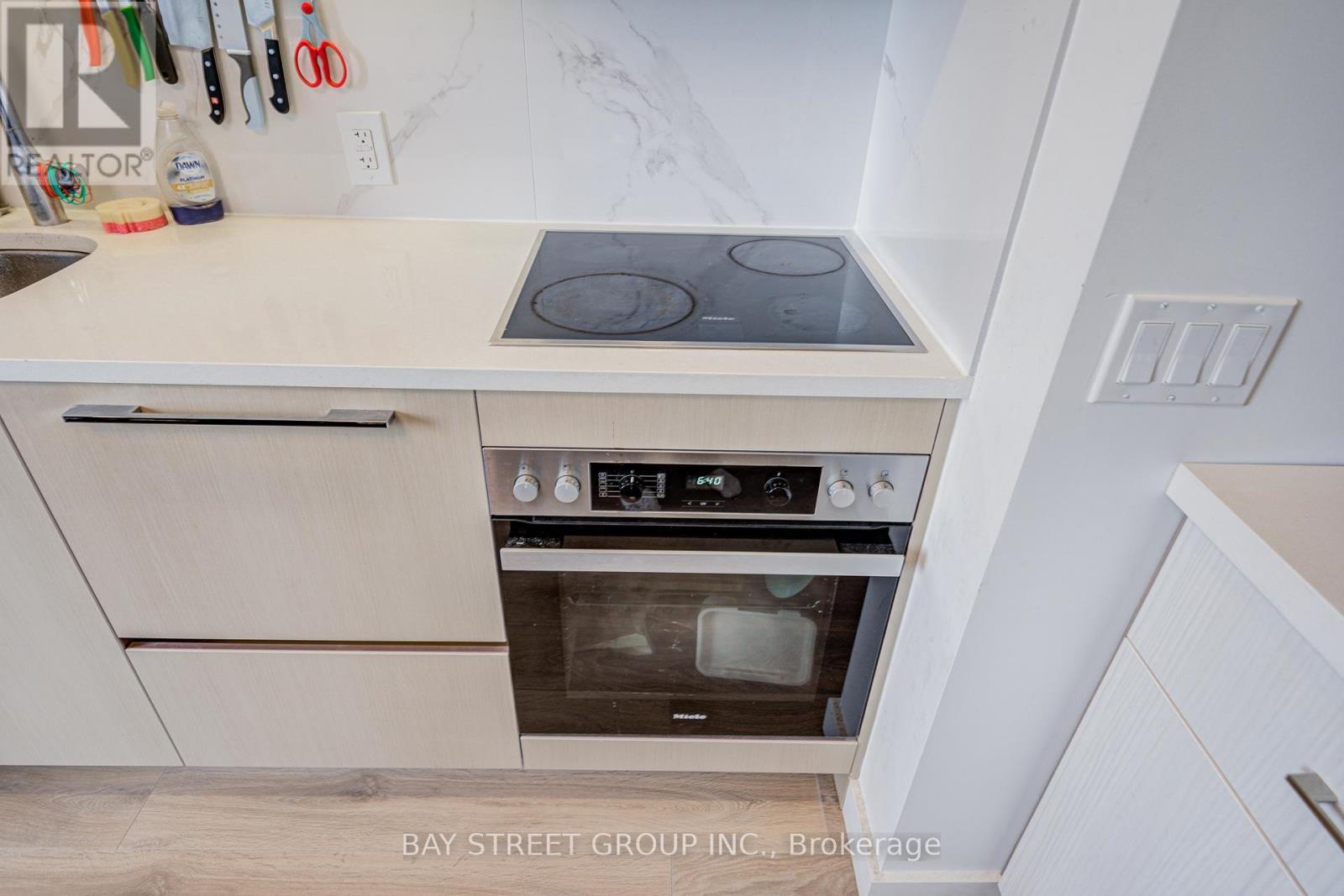 2110 - 38 Widmer Street, Toronto, ON - Indoor Photo Showing Kitchen