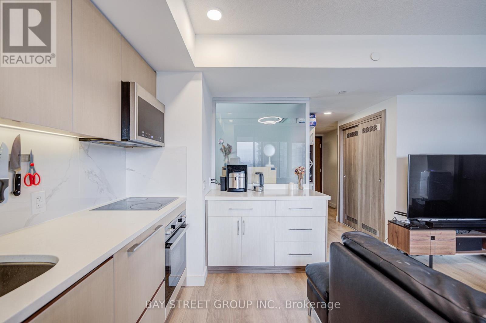 2110 - 38 Widmer Street, Toronto, ON - Indoor Photo Showing Kitchen
