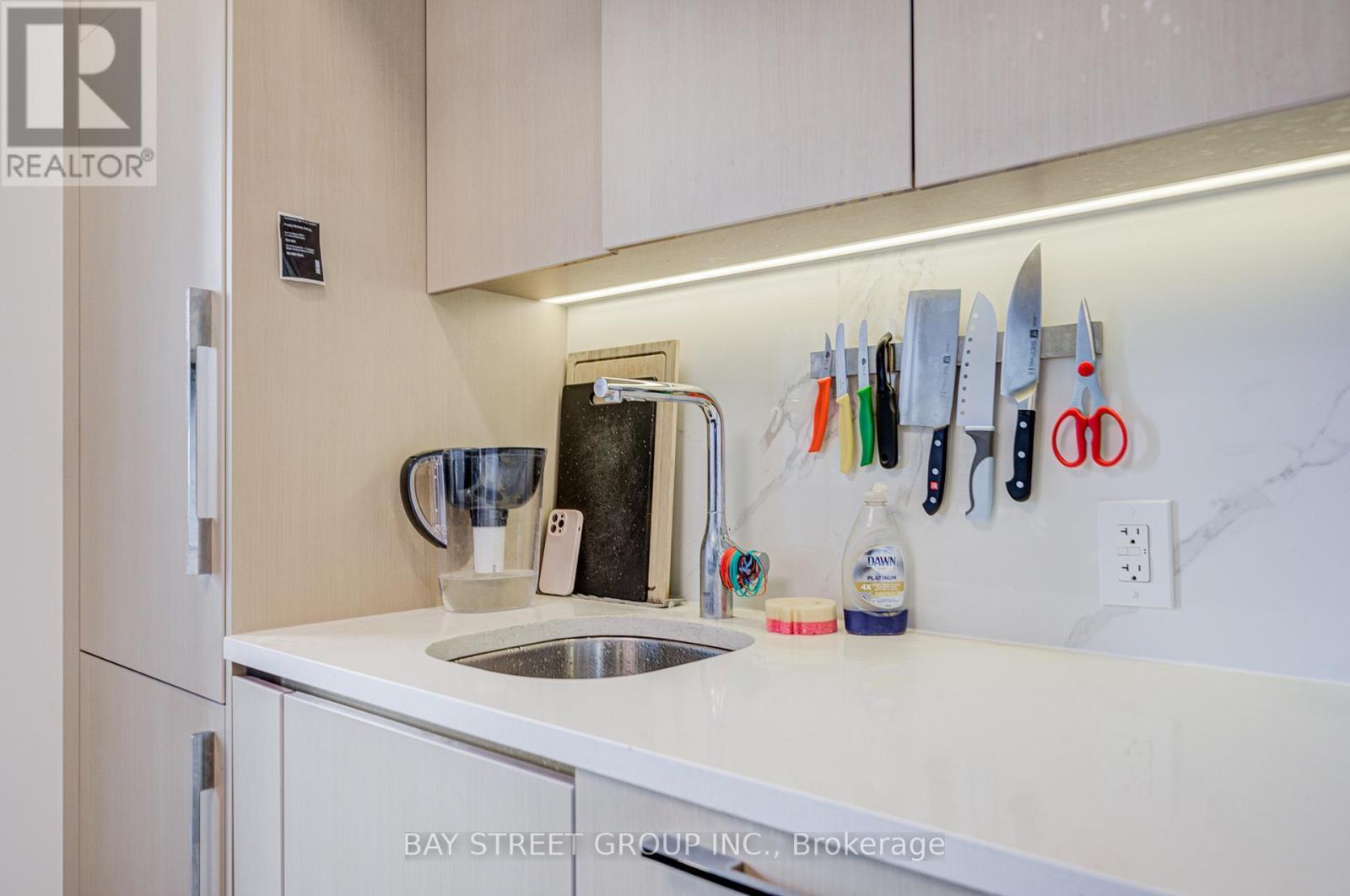 2110 - 38 Widmer Street, Toronto, ON - Indoor Photo Showing Kitchen