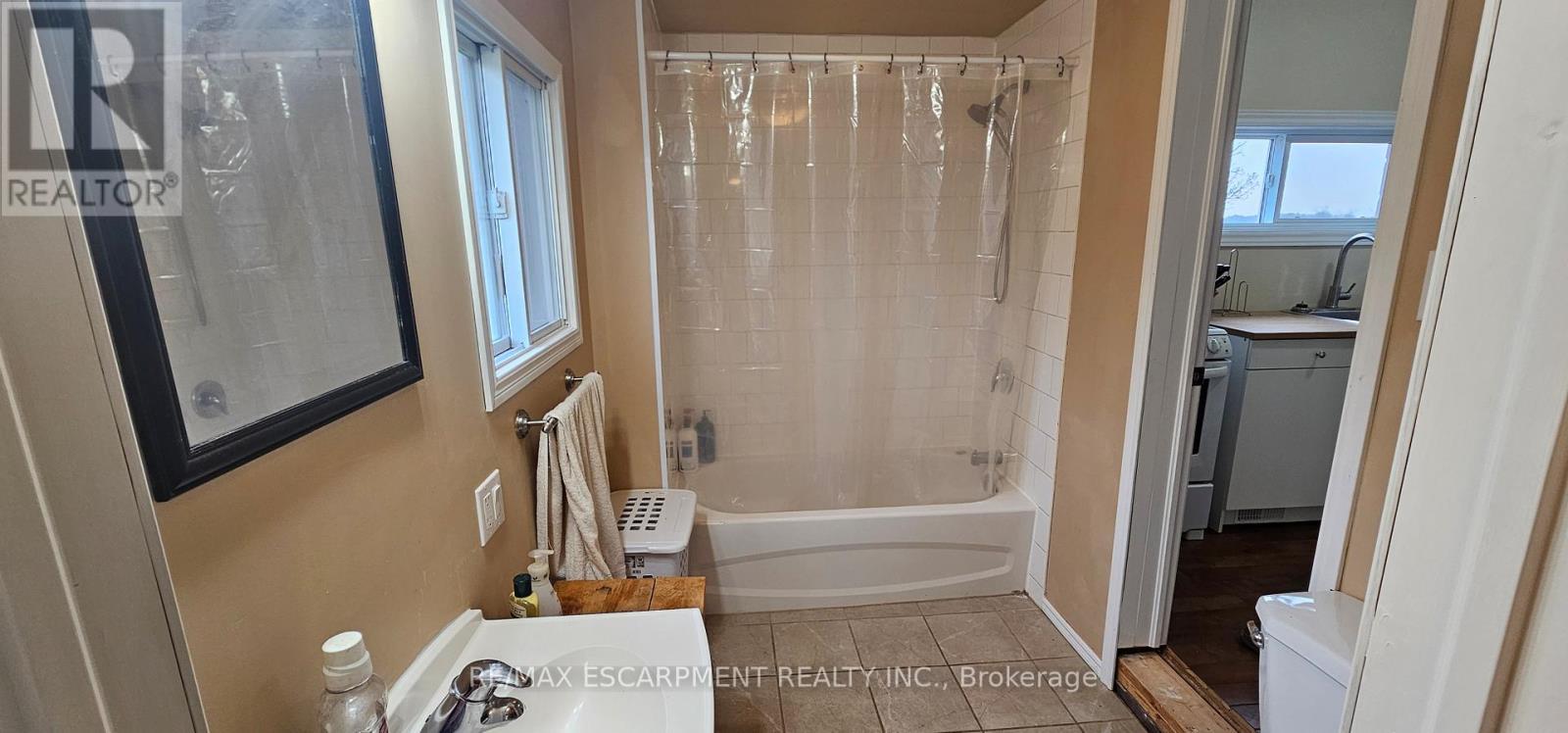 1083 Indiana Road E, Haldimand, ON - Indoor Photo Showing Bathroom