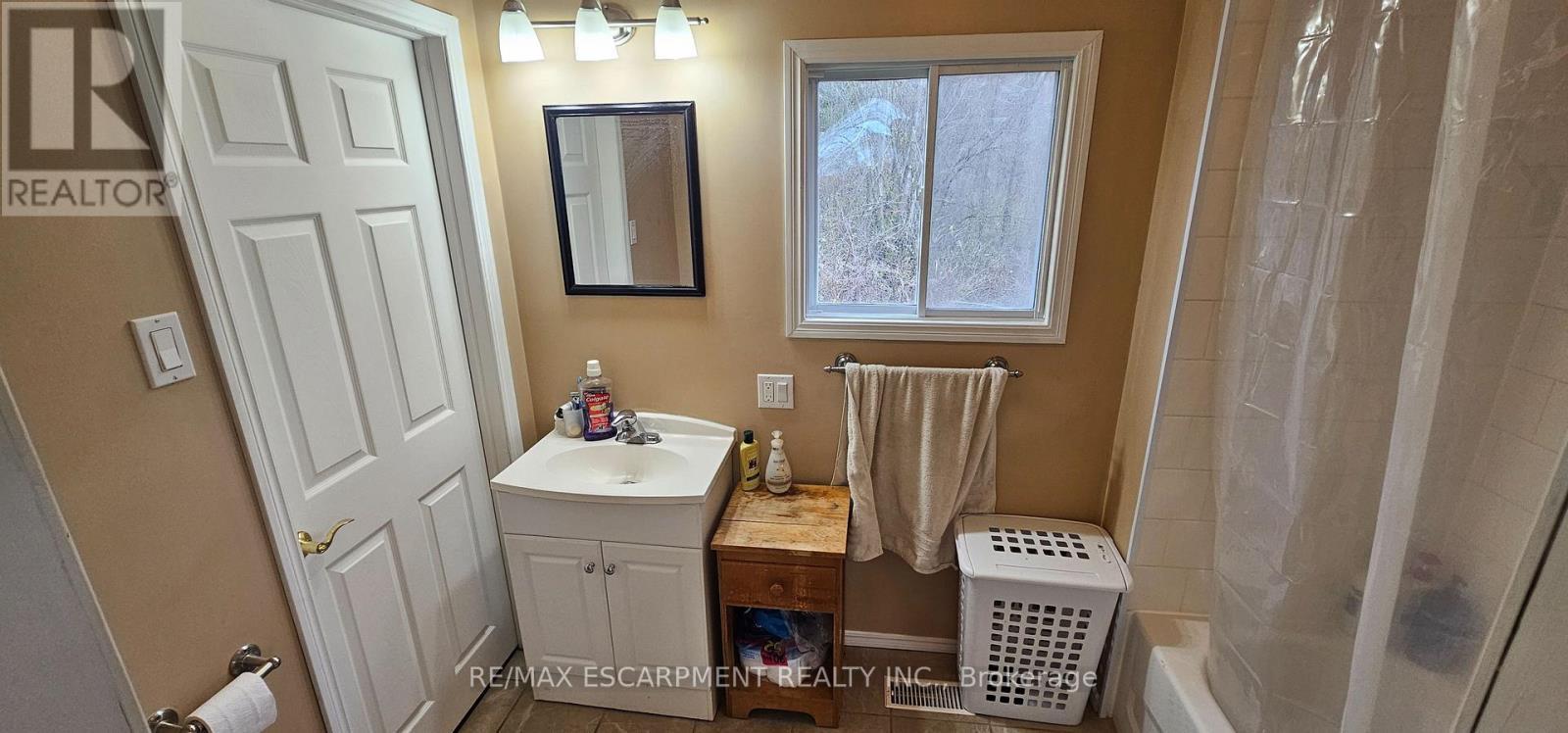 1083 Indiana Road E, Haldimand, ON - Indoor Photo Showing Bathroom
