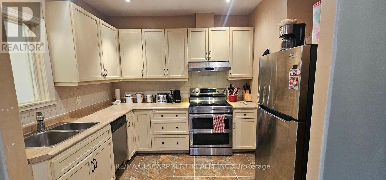 1083 Indiana Road E, Haldimand, ON - Indoor Photo Showing Kitchen With Double Sink