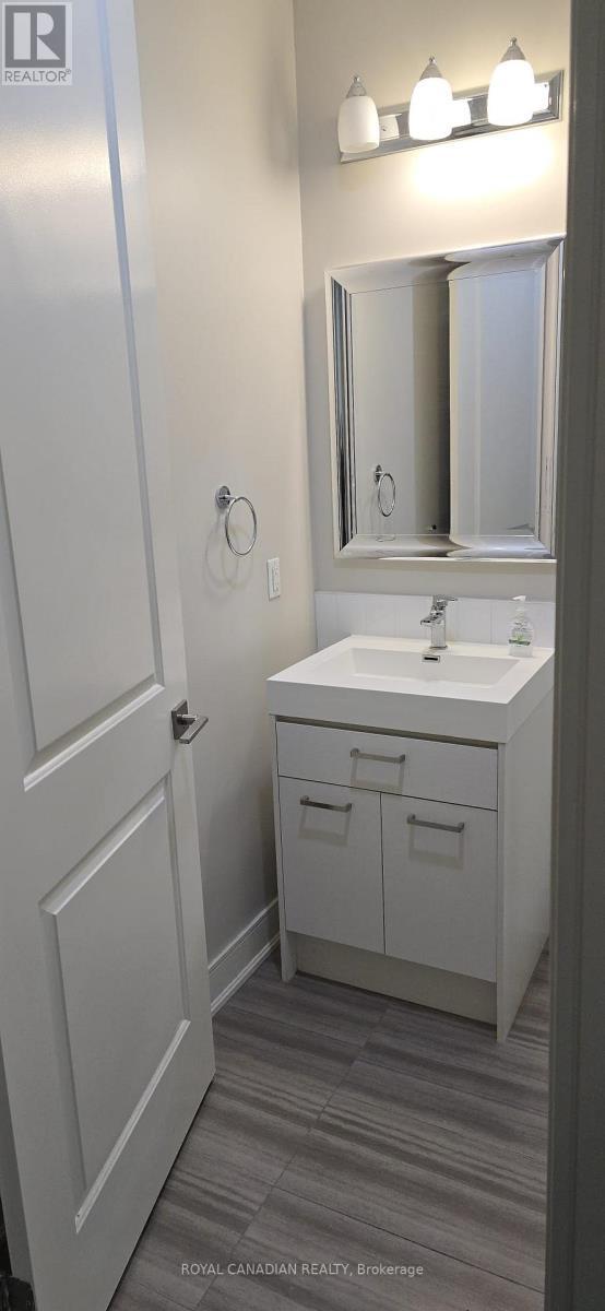 913 - 150 Main Street W, Hamilton, ON - Indoor Photo Showing Bathroom