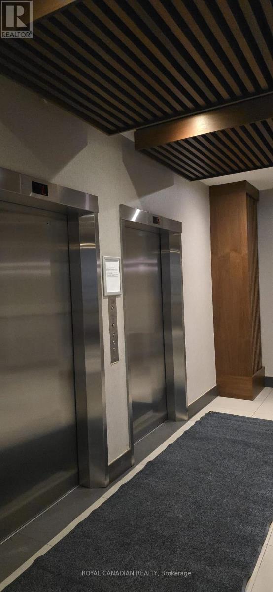 913 - 150 Main Street W, Hamilton, ON - Indoor