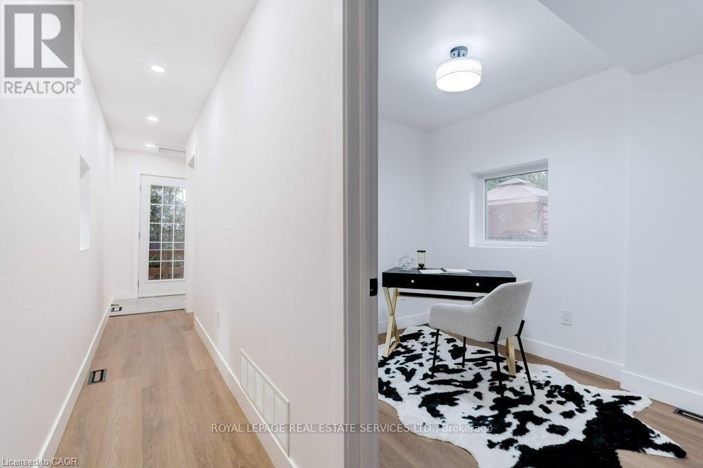 8 Whitfield Avenue, Hamilton, ON - Indoor Photo Showing Other Room