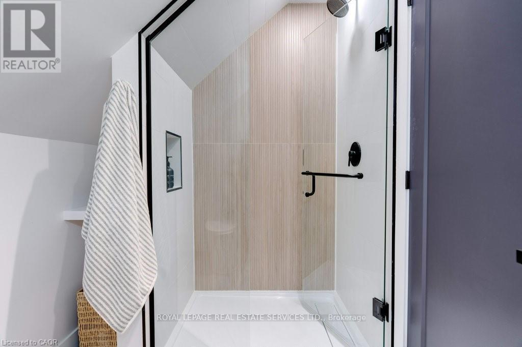 8 Whitfield Avenue, Hamilton, ON - Indoor