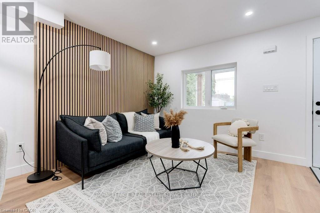 8 Whitfield Avenue, Hamilton, ON - Indoor Photo Showing Other Room