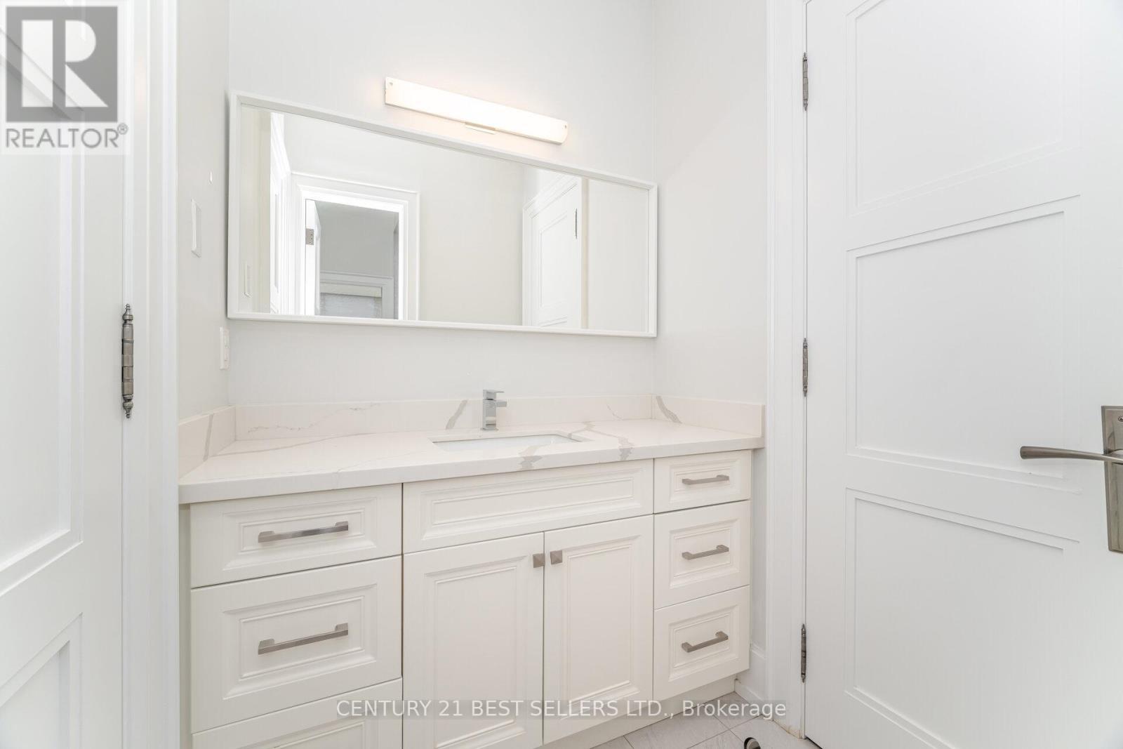 898 Parkland Ave Avenue, Mississauga, ON - Indoor