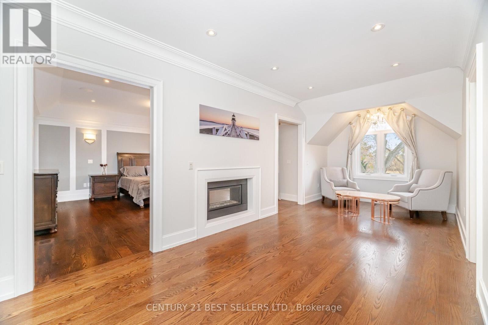 898 Parkland Ave Avenue, Mississauga, ON - Indoor With Fireplace