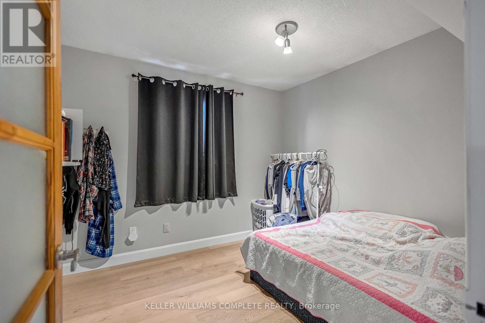 18 Rosewell Street, Hamilton, ON - Indoor Photo Showing Bedroom