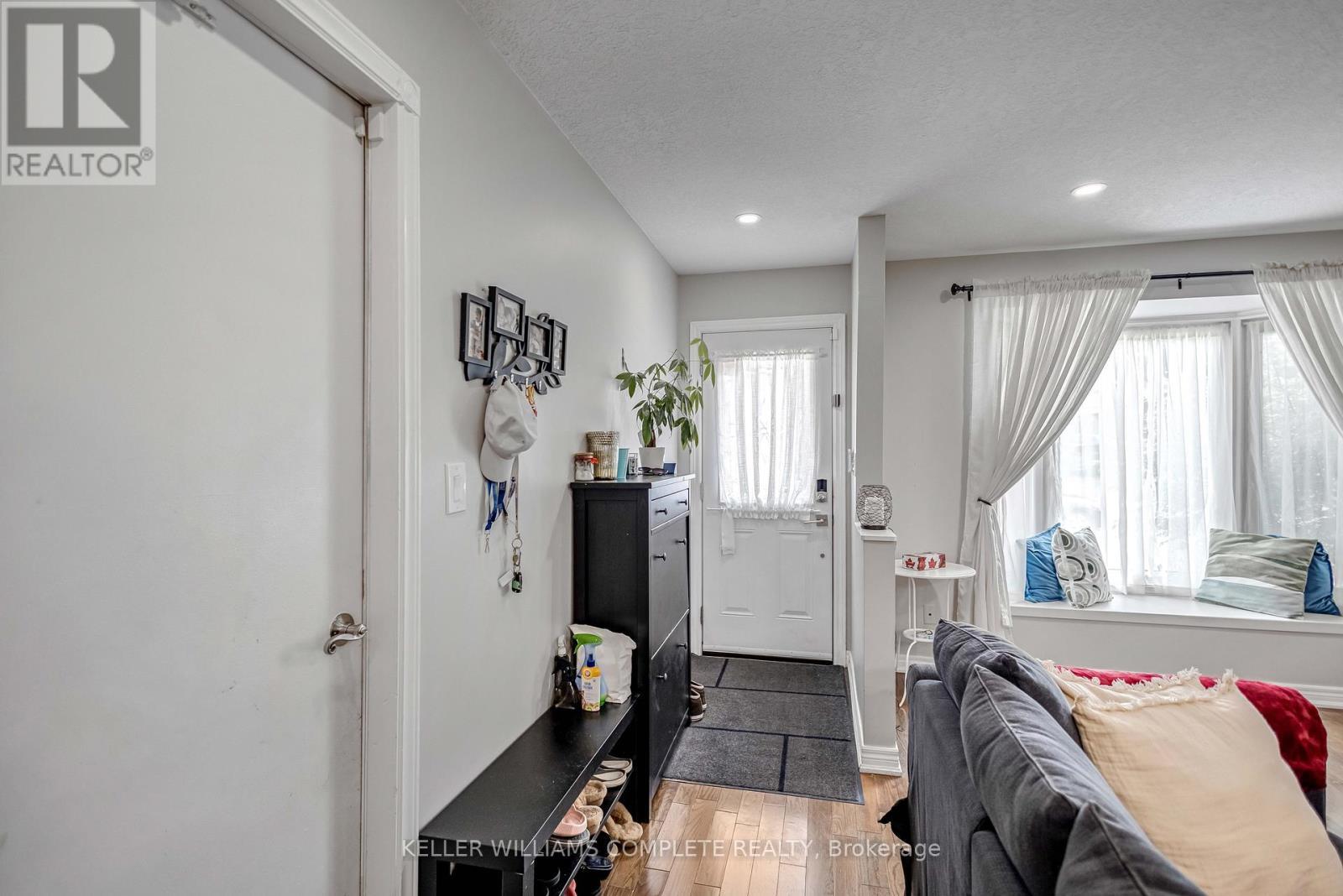 18 Rosewell Street, Hamilton, ON - Indoor Photo Showing Other Room