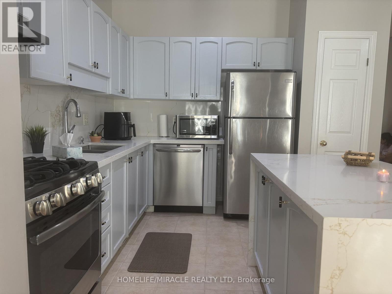 17 - 7385 Magistrate Terrace, Mississauga, ON - Indoor Photo Showing Kitchen