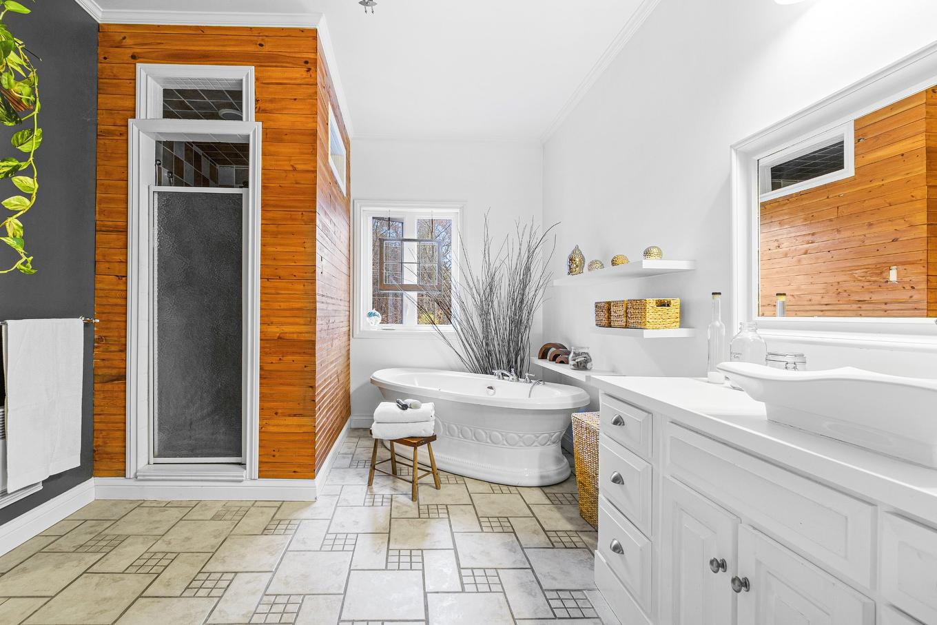 Bathroom - 18 Rue Du Vieux-Verger, Brownsburg-Chatham, QC - Indoor Photo Showing Bathroom