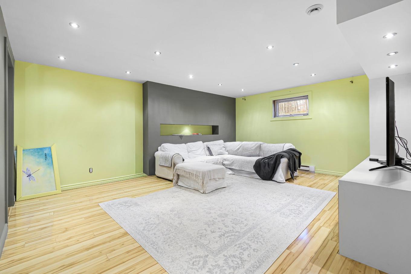 Family room - 18 Rue Du Vieux-Verger, Brownsburg-Chatham, QC - Indoor Photo Showing Bedroom