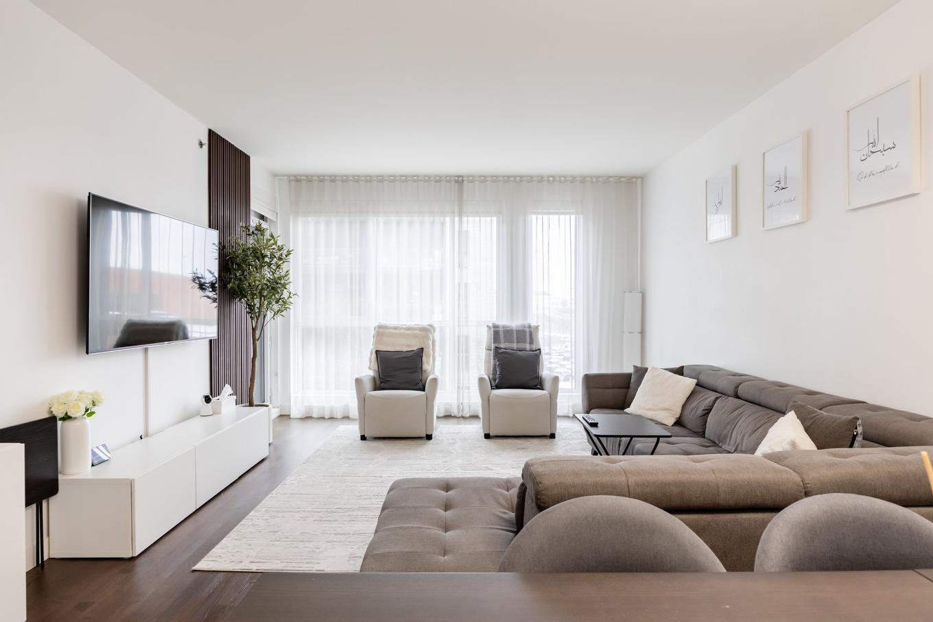 Living room - 420-905 Av. Plymouth, Mont-Royal, QC - Indoor Photo Showing Living Room