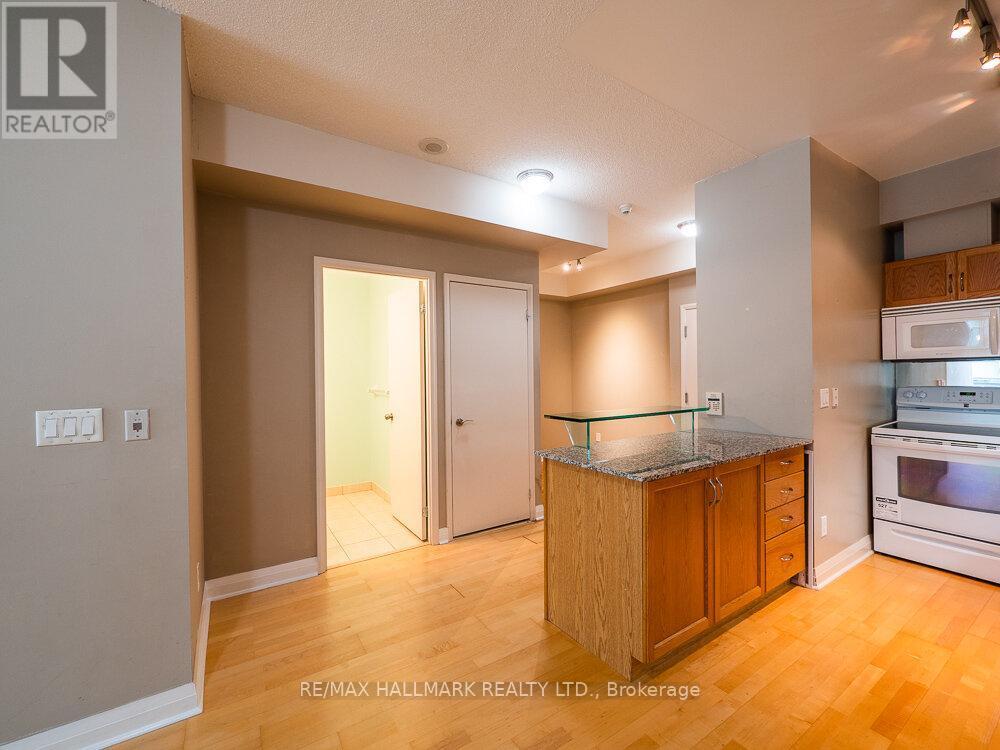 903 - 220 Victoria Street, Toronto, ON - Indoor Photo Showing Kitchen