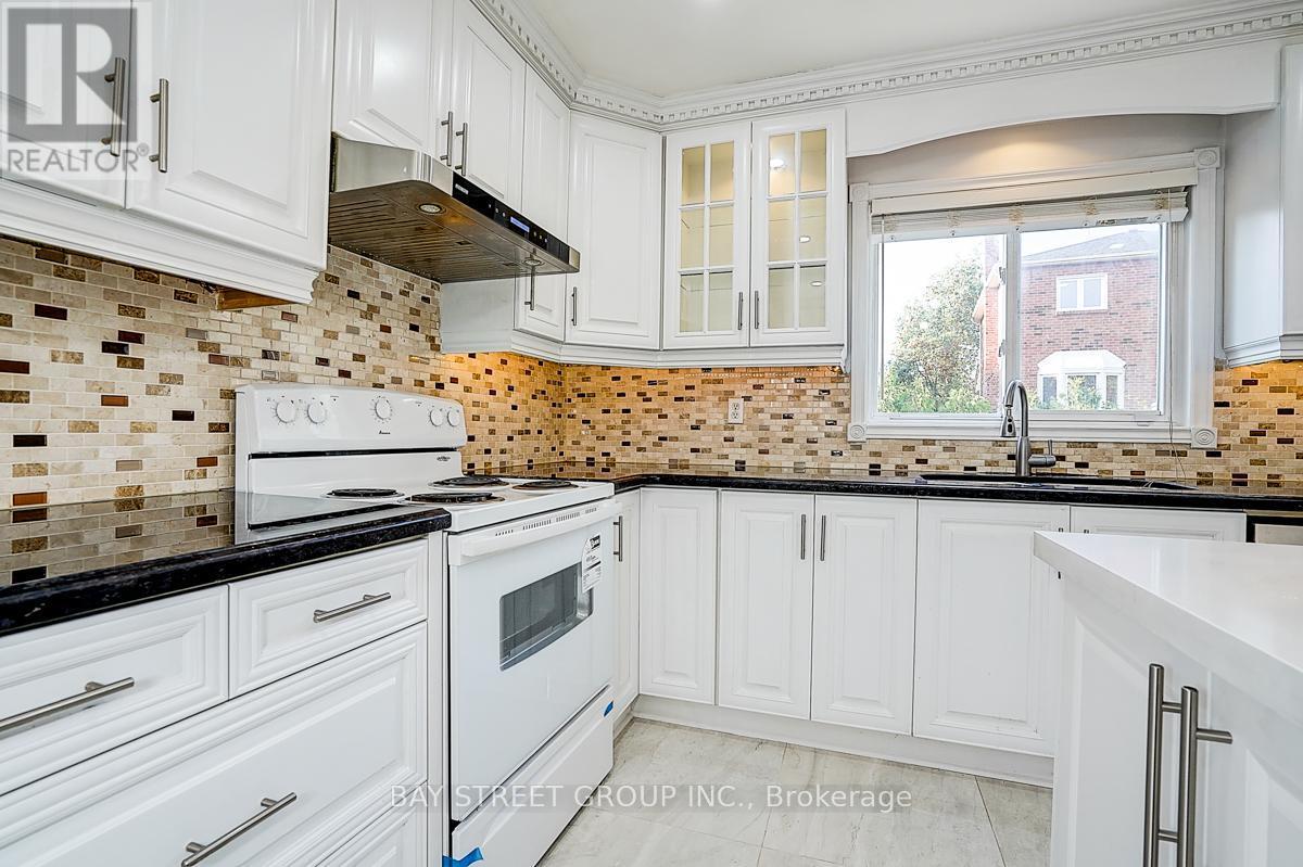 8 Muster Court, Markham, ON - Indoor Photo Showing Kitchen