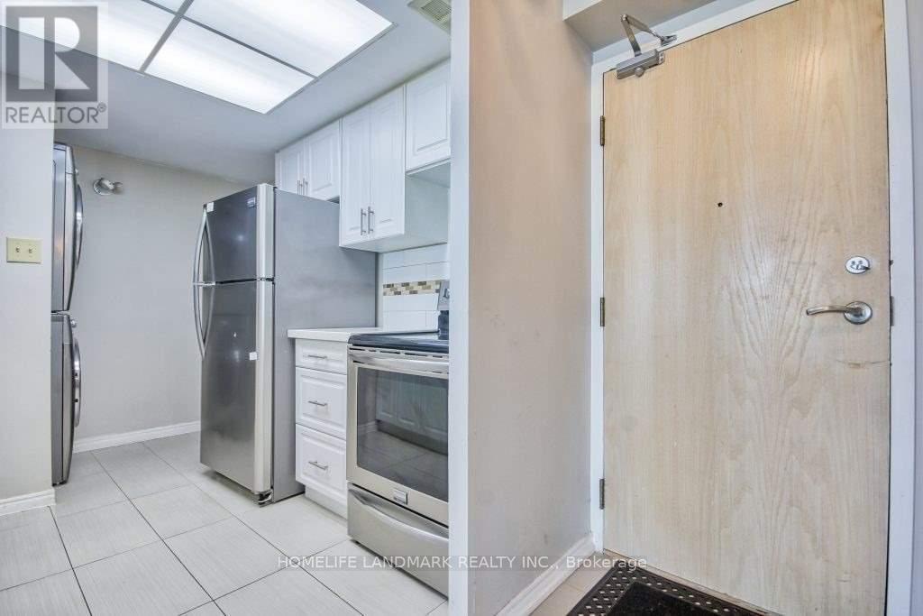 2126 - 3 Greystone Walk Drive, Toronto, ON - Indoor Photo Showing Kitchen