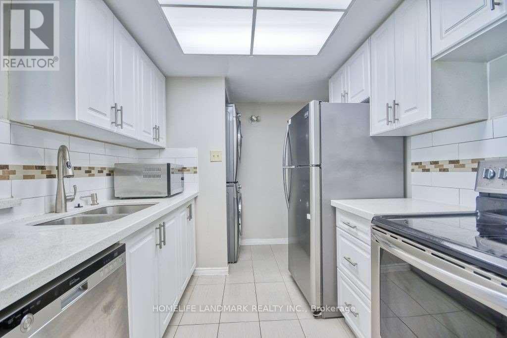 2126 - 3 Greystone Walk Drive, Toronto, ON - Indoor Photo Showing Kitchen With Double Sink