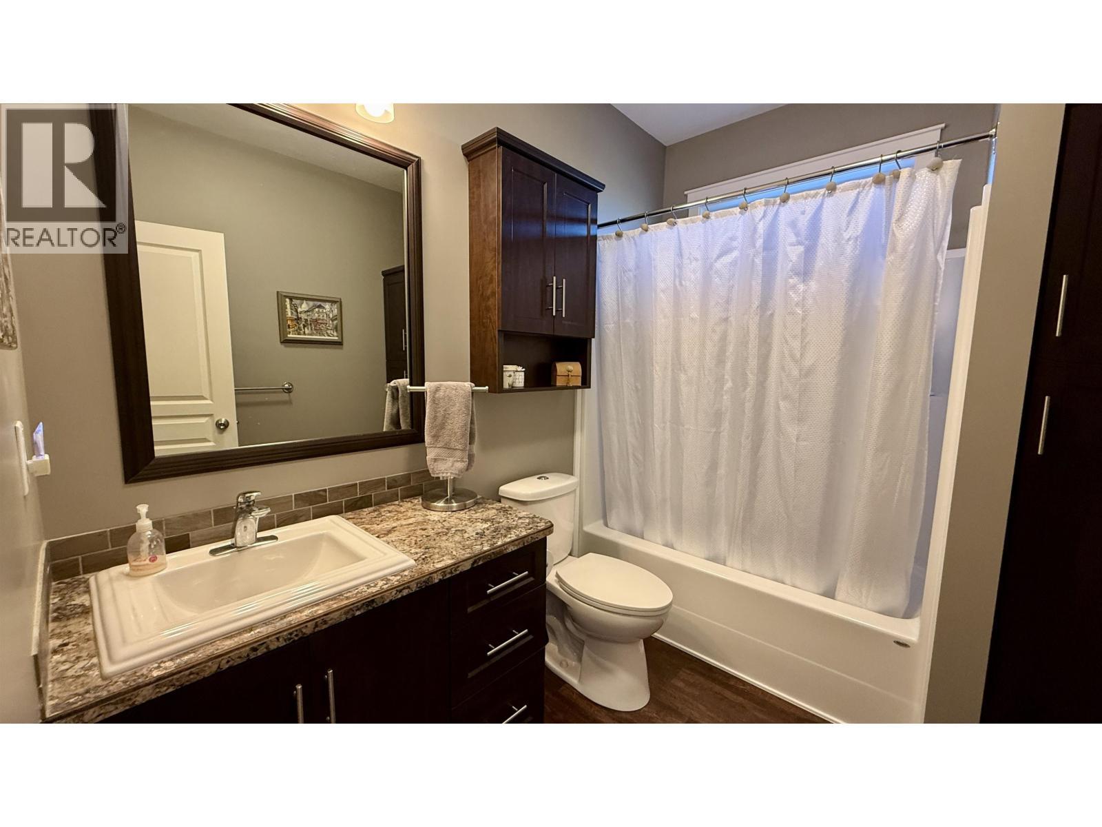 6482 Watson Road, Horse Lake, BC - Indoor Photo Showing Bathroom