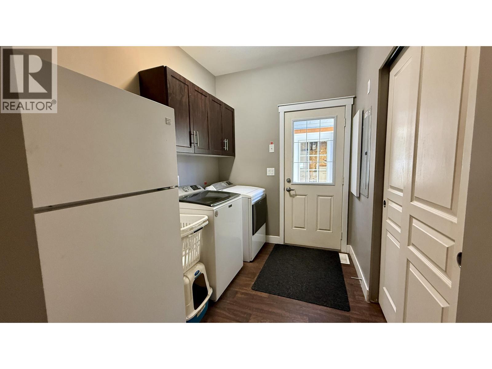 6482 Watson Road, Horse Lake, BC - Indoor Photo Showing Laundry Room