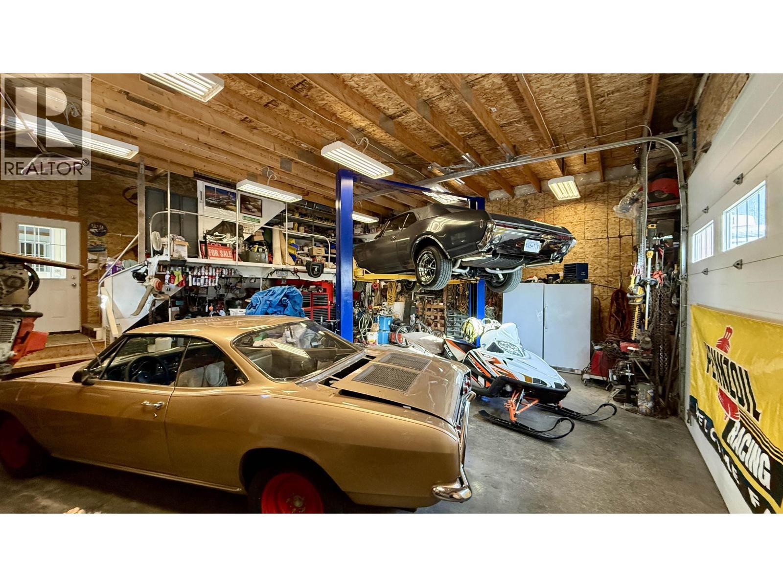 6482 Watson Road, Horse Lake, BC - Indoor Photo Showing Garage