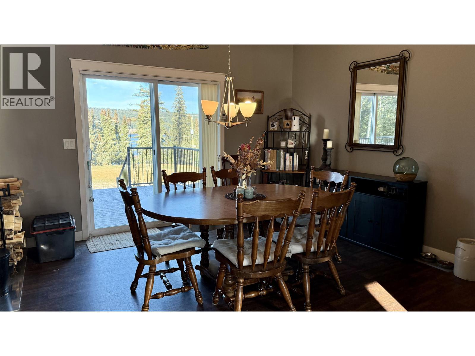 6482 Watson Road, Horse Lake, BC - Indoor Photo Showing Dining Room