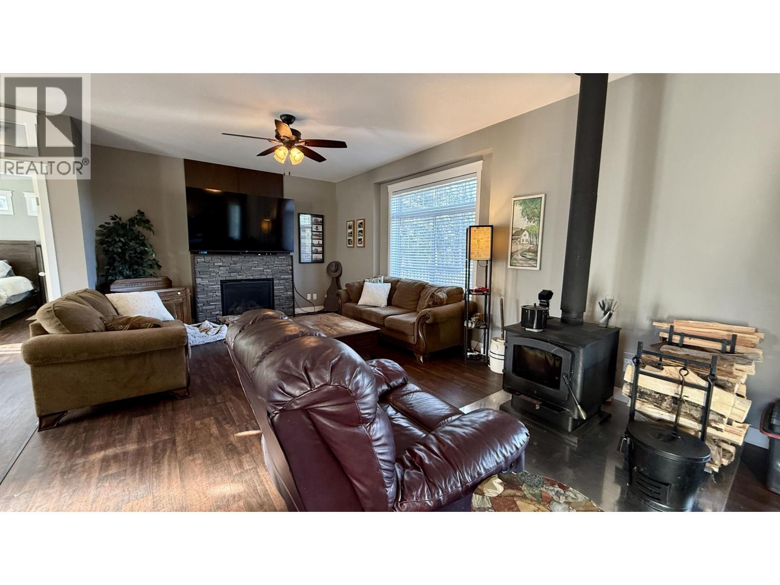 6482 Watson Road, Horse Lake, BC - Indoor Photo Showing Living Room With Fireplace