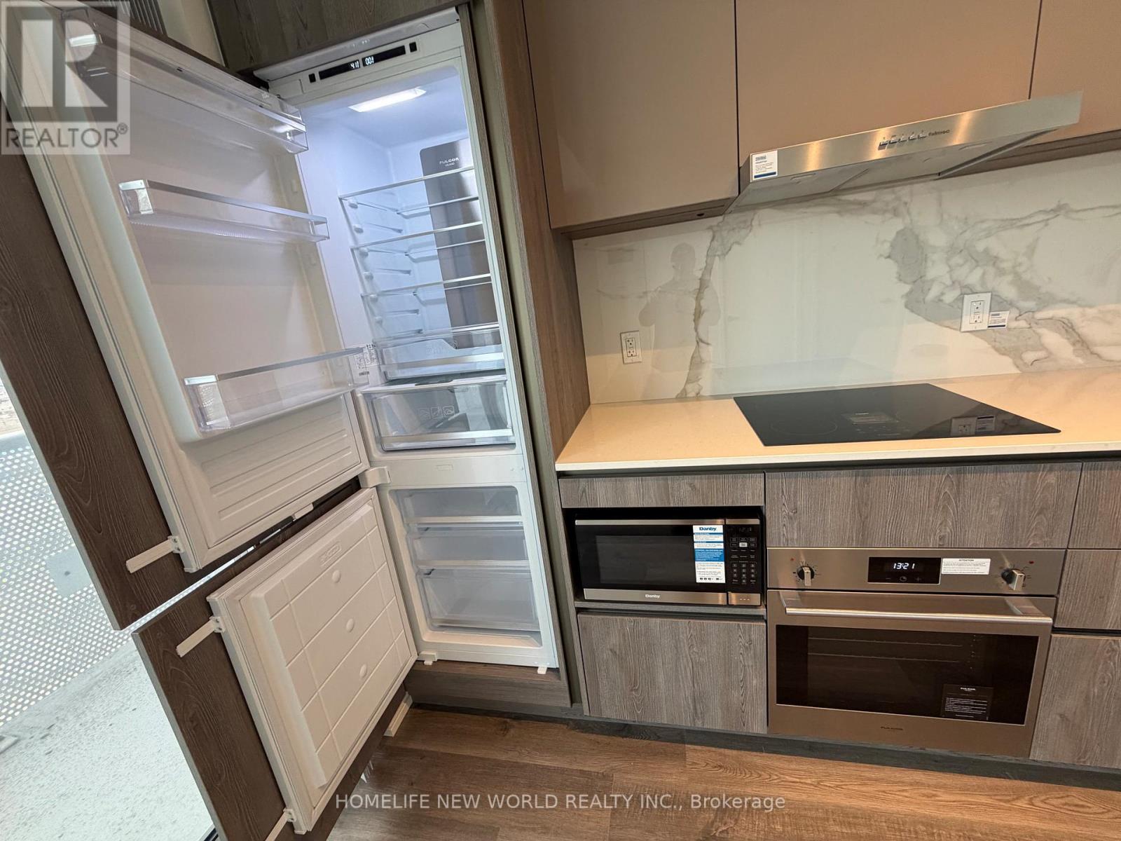 1506 - 8 Interchange Way, Vaughan, ON - Indoor Photo Showing Kitchen