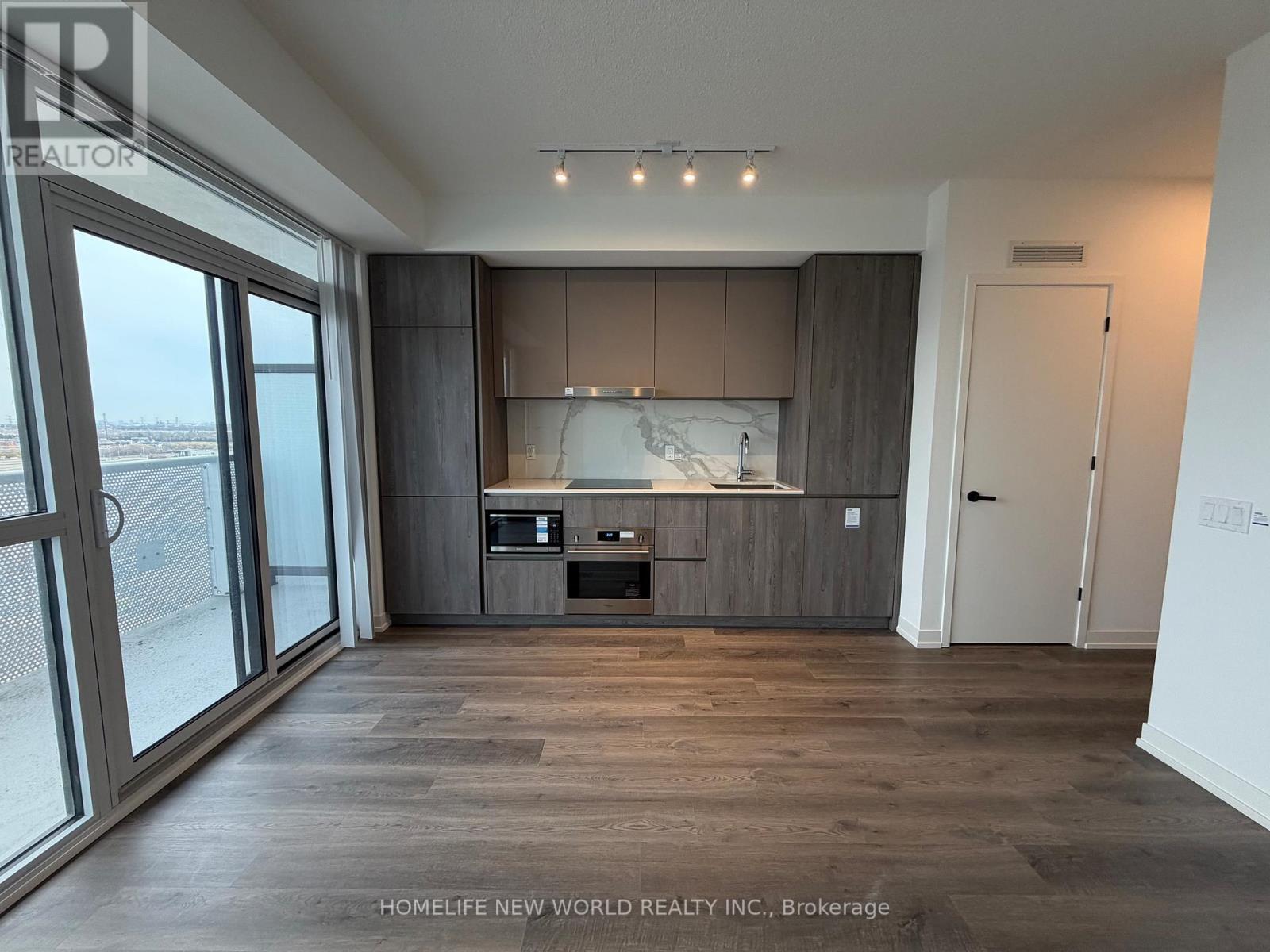 1506 - 8 Interchange Way, Vaughan, ON - Indoor