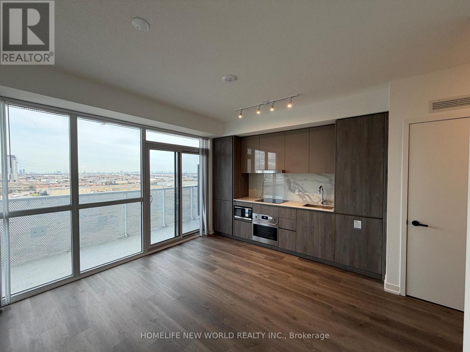 1506 - 8 Interchange Way, Vaughan, ON - Indoor