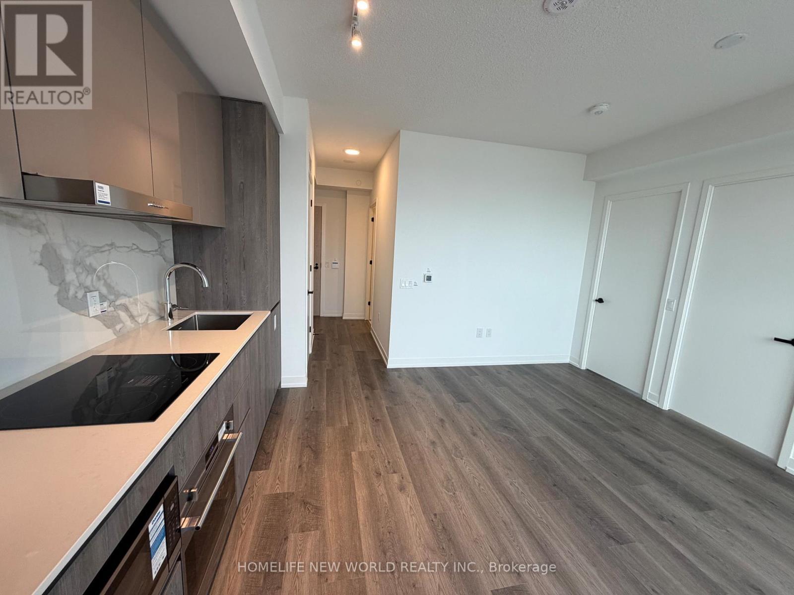 1506 - 8 Interchange Way, Vaughan, ON - Indoor Photo Showing Kitchen