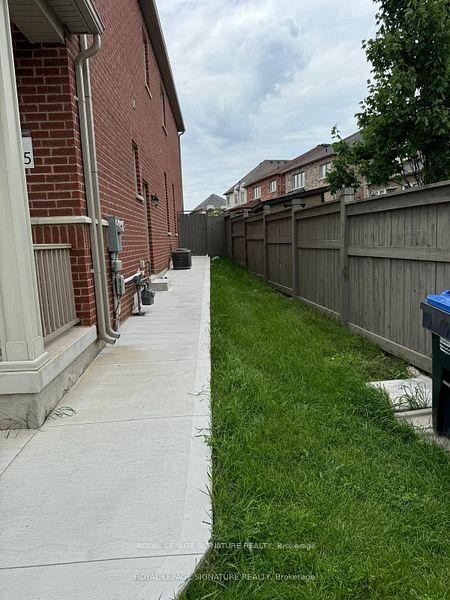 Basement-22 Temple Manor Road, Brampton, ON - Outdoor