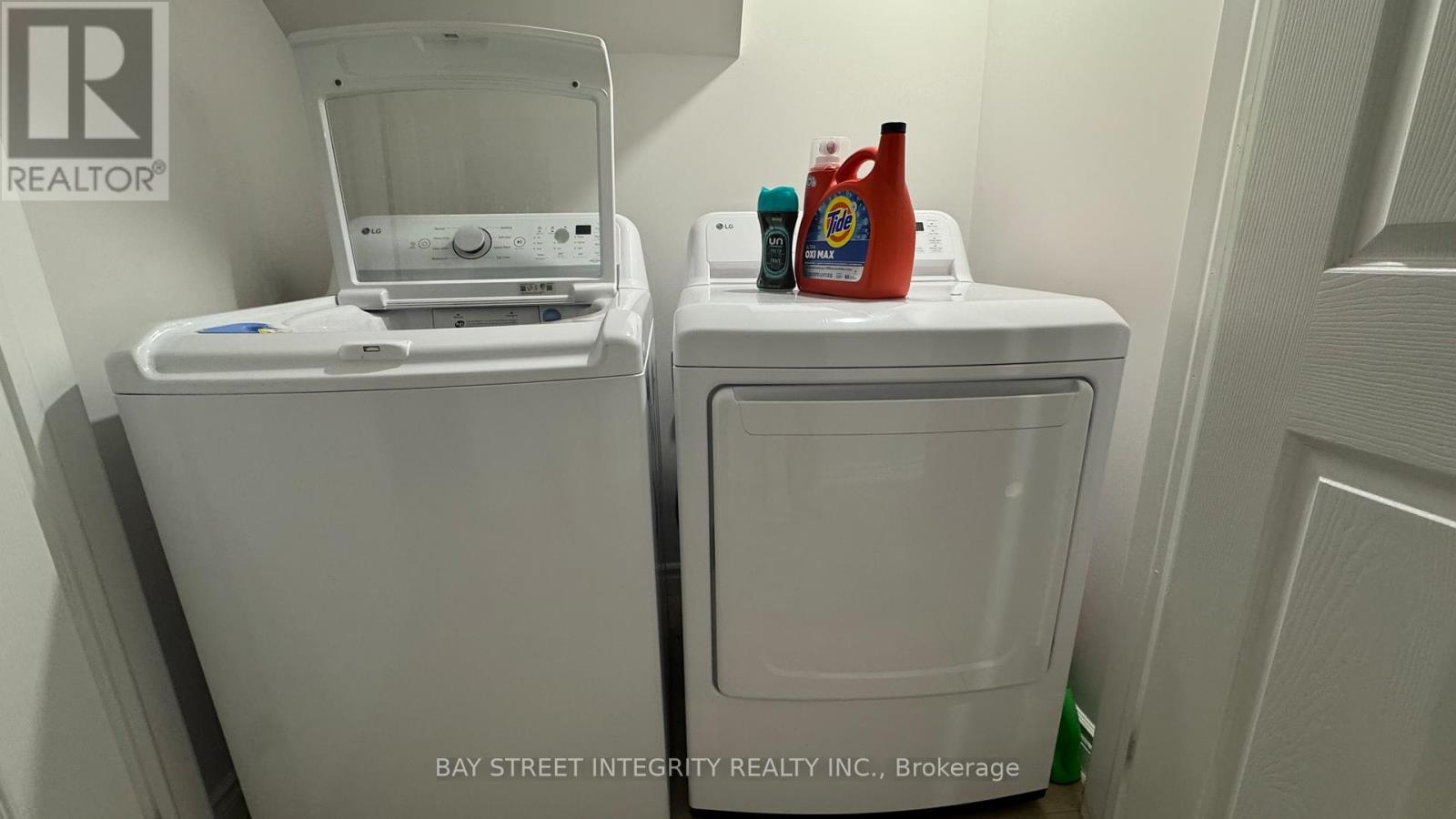 Bsmt - 272 Epsom Downs Drive, Toronto, ON - Indoor Photo Showing Laundry Room