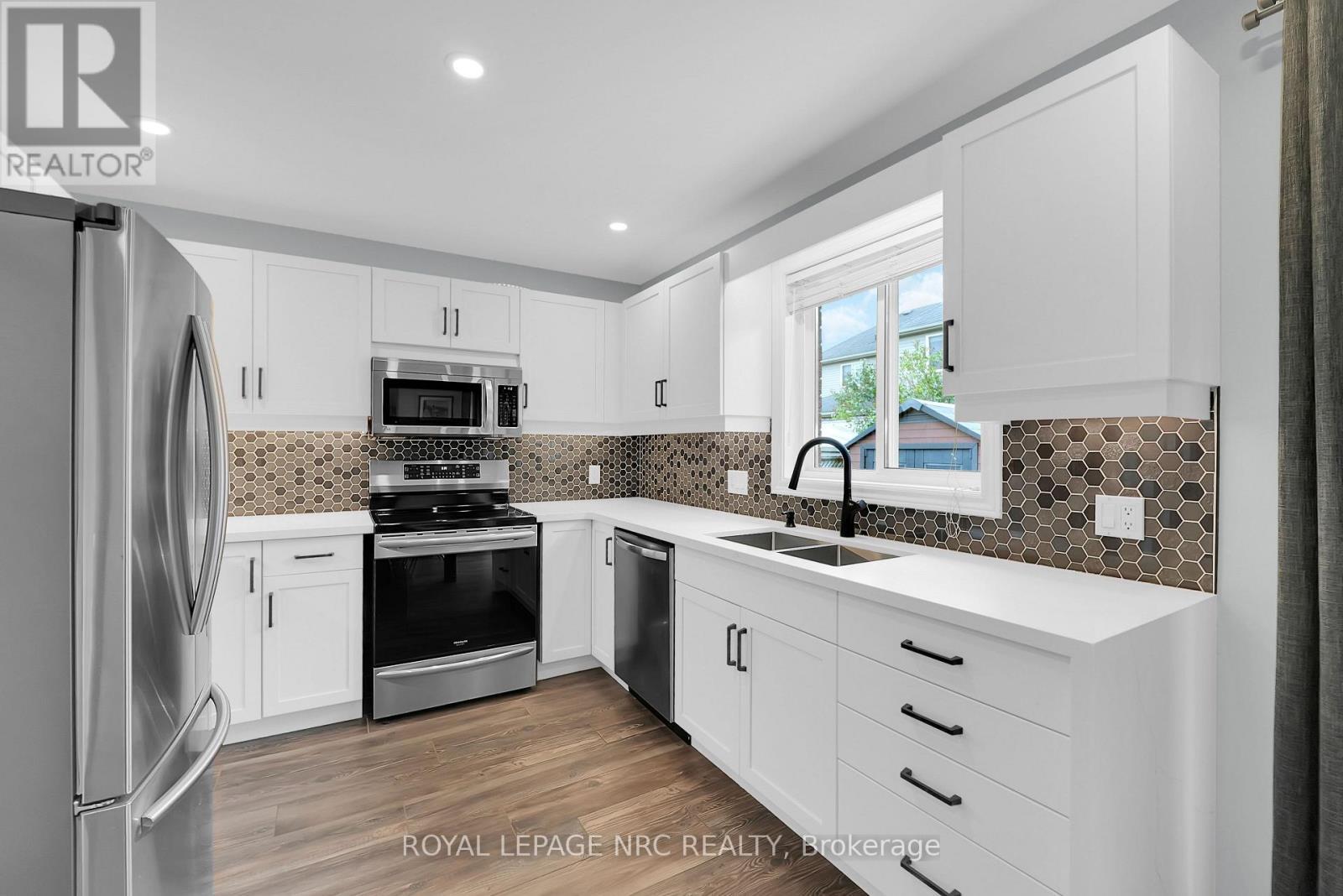 80 Mcbride Drive, St. Catharines (Rykert/Vansickle), ON - Indoor Photo Showing Kitchen With Double Sink With Upgraded Kitchen