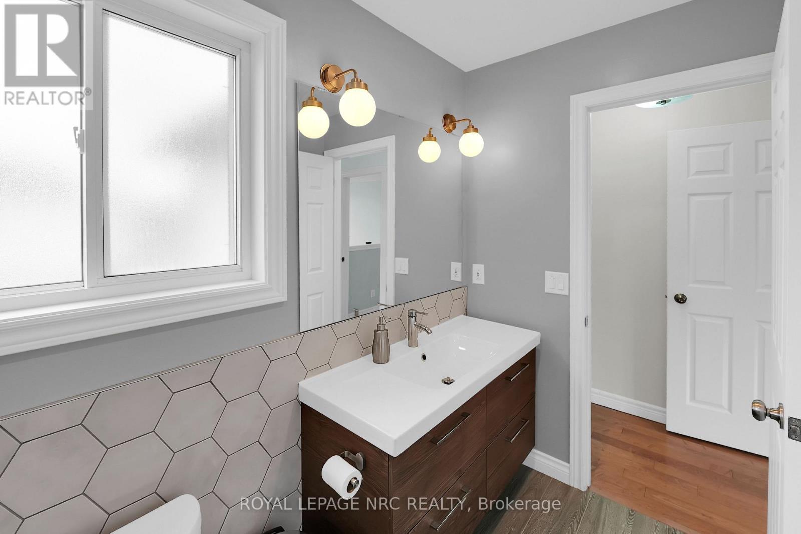 80 Mcbride Drive, St. Catharines (Rykert/Vansickle), ON - Indoor Photo Showing Bathroom