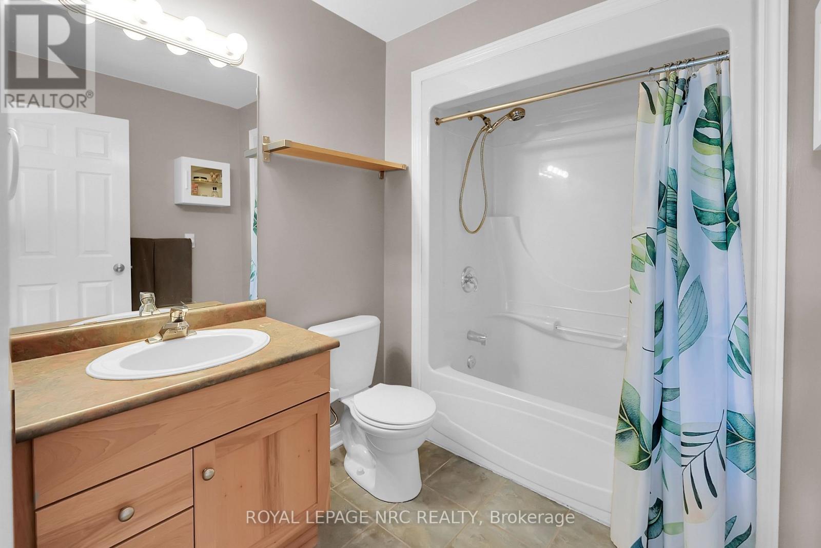 80 Mcbride Drive, St. Catharines (Rykert/Vansickle), ON - Indoor Photo Showing Bathroom