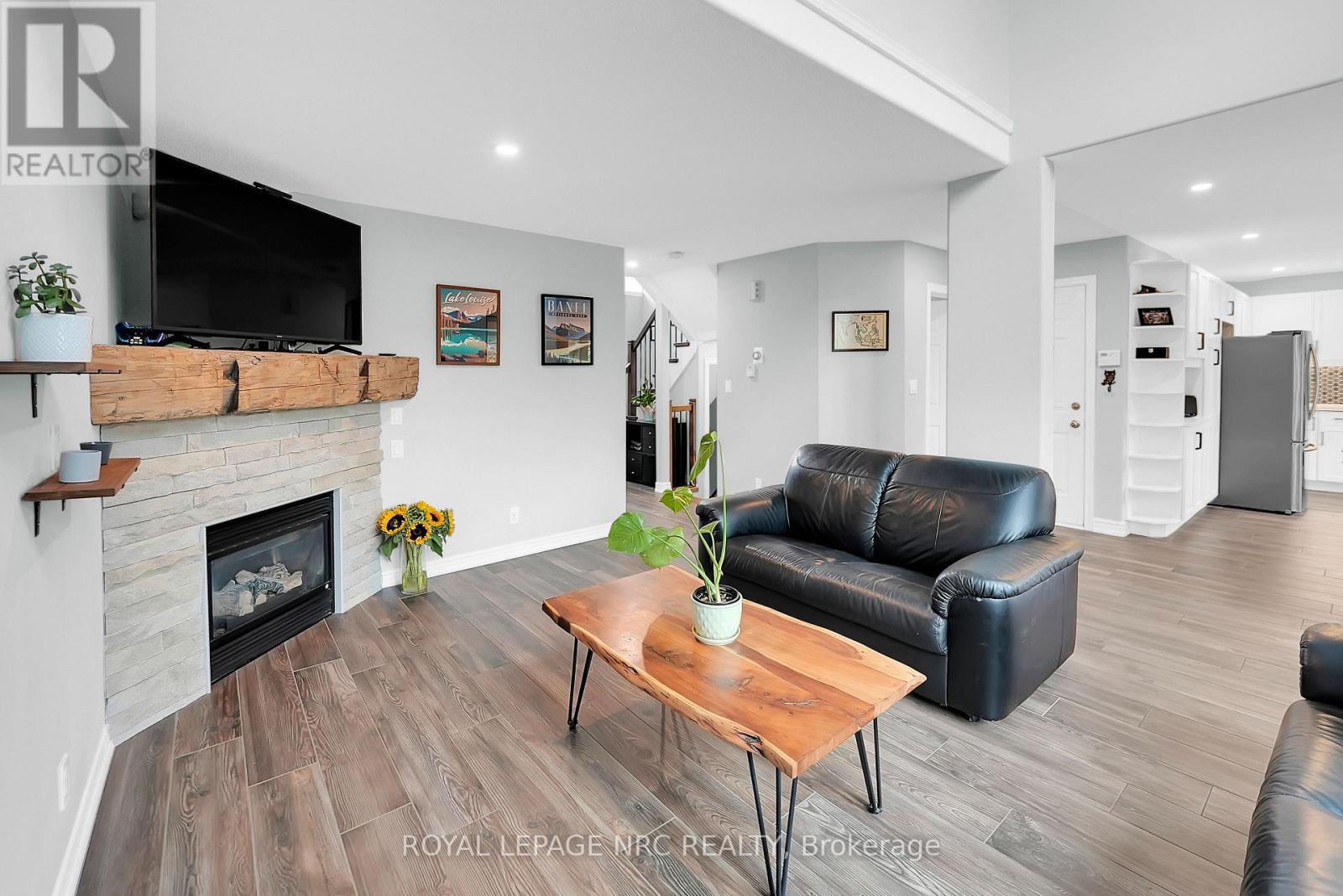80 Mcbride Drive, St. Catharines (Rykert/Vansickle), ON - Indoor Photo Showing Living Room With Fireplace