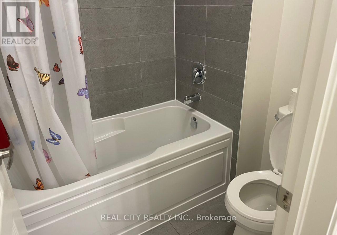 11 Hager Creek Terrace, Hamilton, ON - Indoor Photo Showing Bathroom