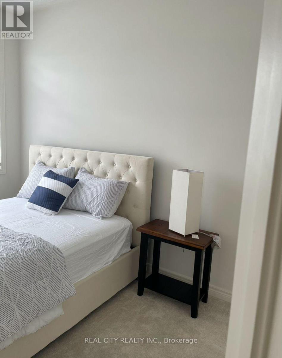 11 Hager Creek Terrace, Hamilton, ON - Indoor Photo Showing Bedroom