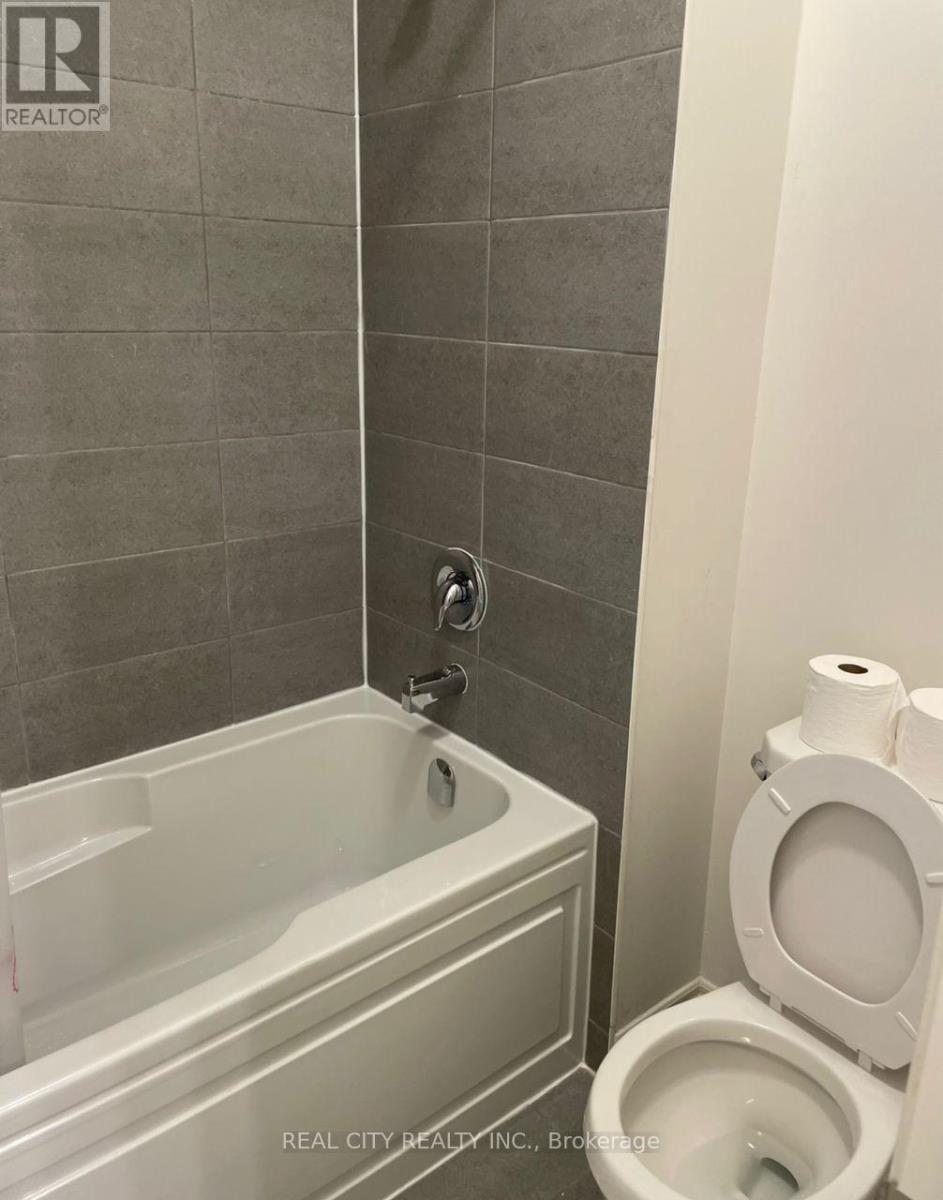 11 Hager Creek Terrace, Hamilton, ON - Indoor Photo Showing Bathroom