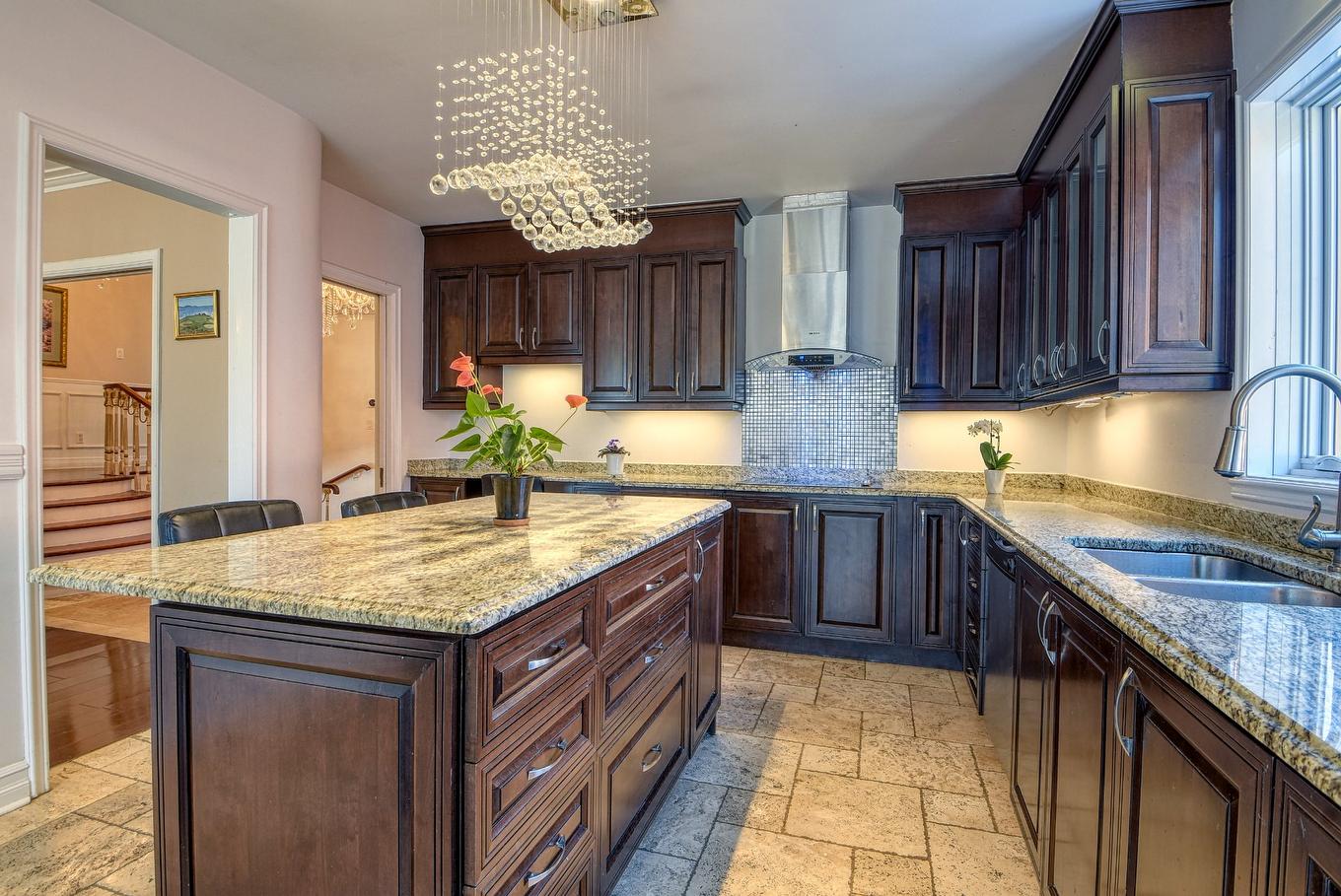 Kitchen - 12 Rue Holly, Hampstead, QC - Indoor Photo Showing Kitchen With Double Sink With Upgraded Kitchen