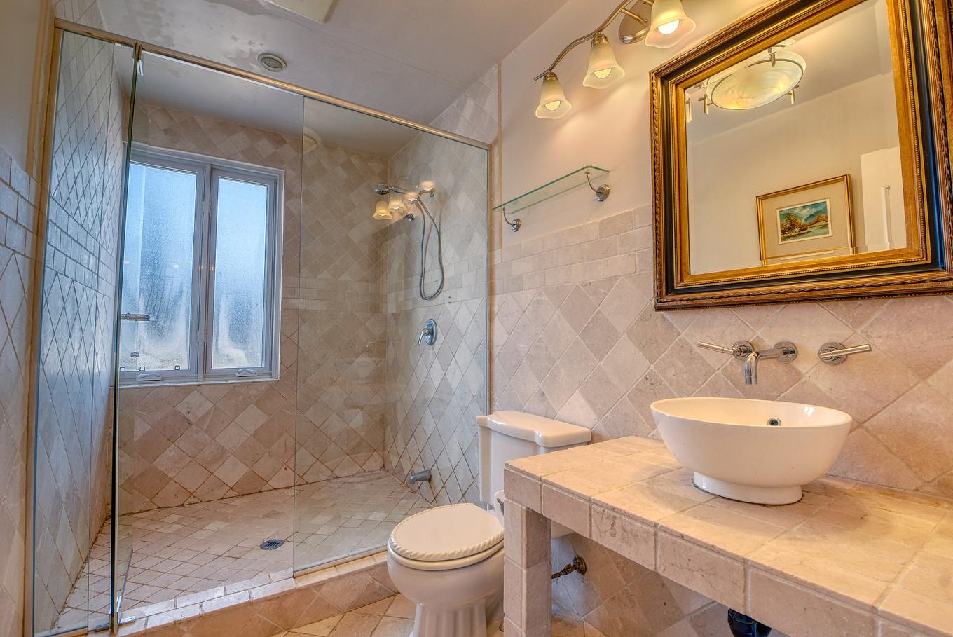 Bathroom - 12 Rue Holly, Hampstead, QC - Indoor Photo Showing Bathroom