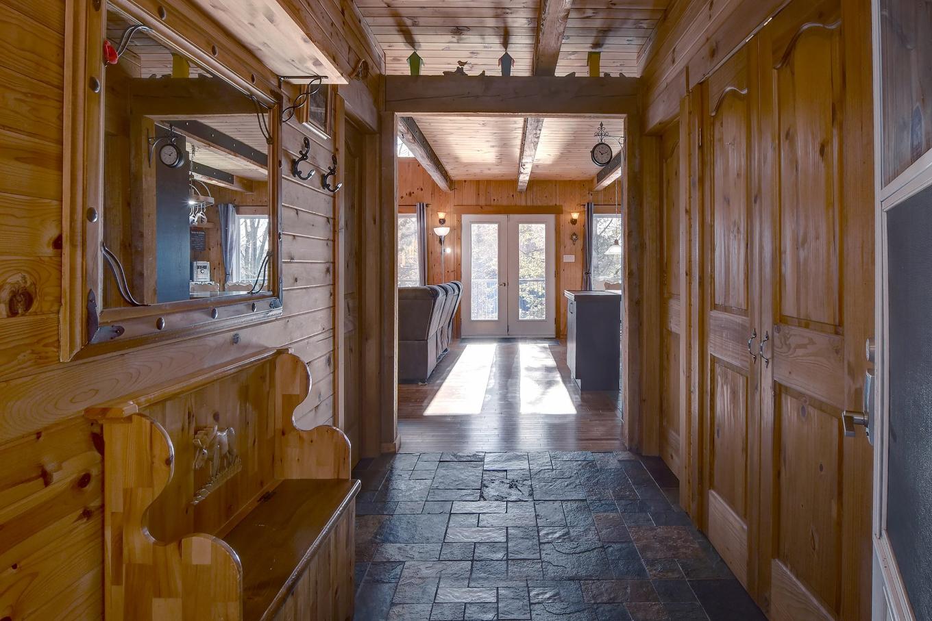 Hall - 142 Ch. Du Lac-Creux, Mandeville, QC - Indoor Photo Showing Other Room