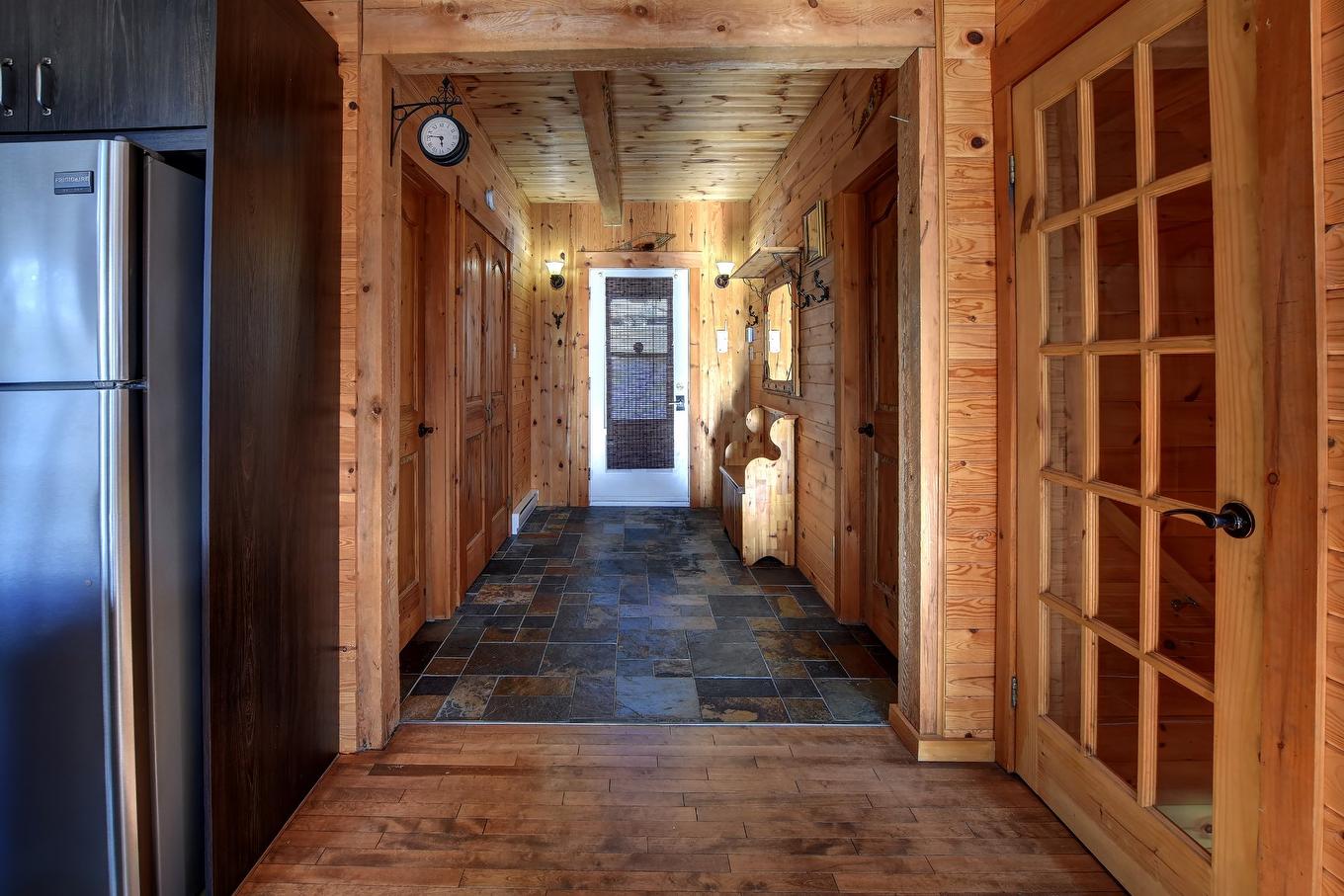 Hall - 142 Ch. Du Lac-Creux, Mandeville, QC - Indoor Photo Showing Other Room