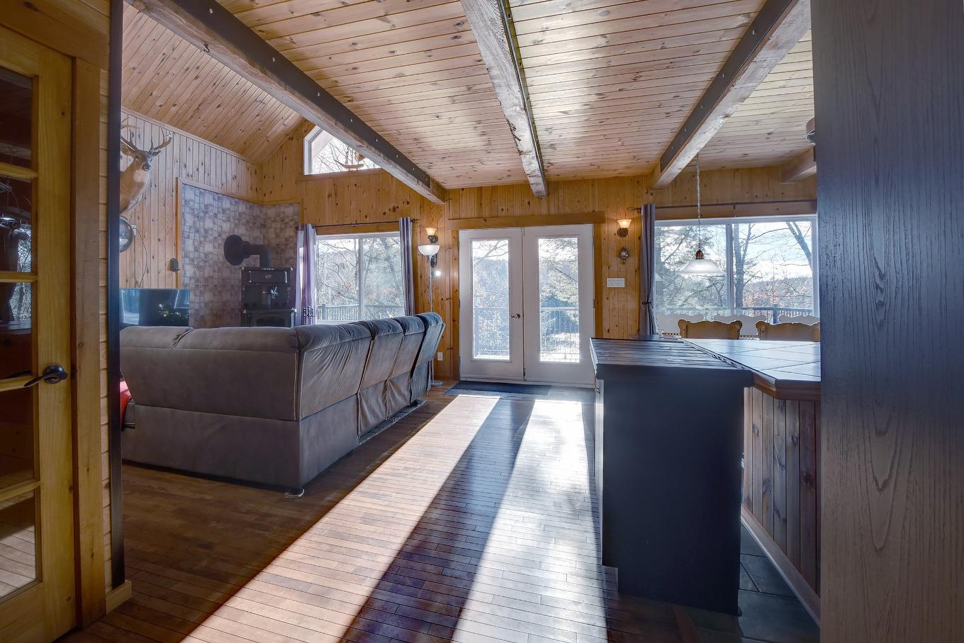 Living room - 142 Ch. Du Lac-Creux, Mandeville, QC - Indoor