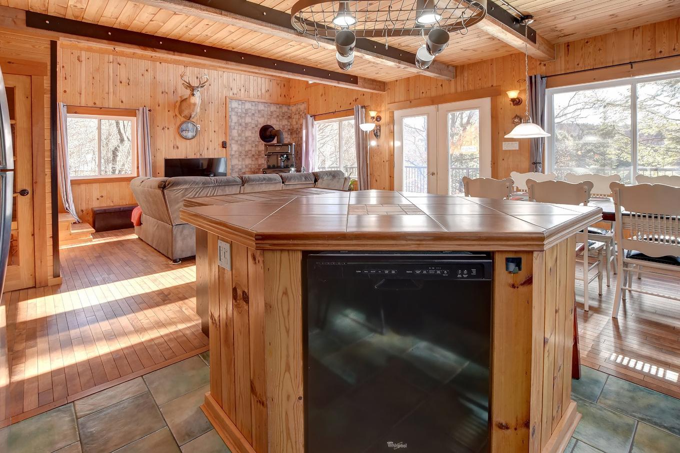 Kitchen - 142 Ch. Du Lac-Creux, Mandeville, QC - Indoor Photo Showing Other Room