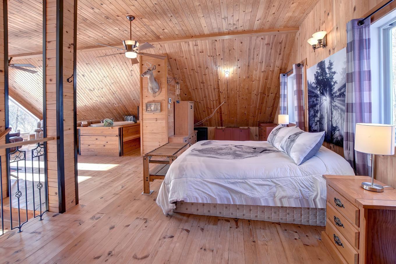 Primary bedroom - 142 Ch. Du Lac-Creux, Mandeville, QC - Indoor Photo Showing Bedroom