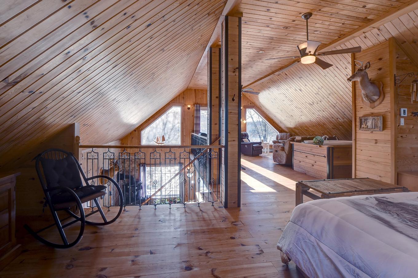 Primary bedroom - 142 Ch. Du Lac-Creux, Mandeville, QC - Indoor Photo Showing Bedroom