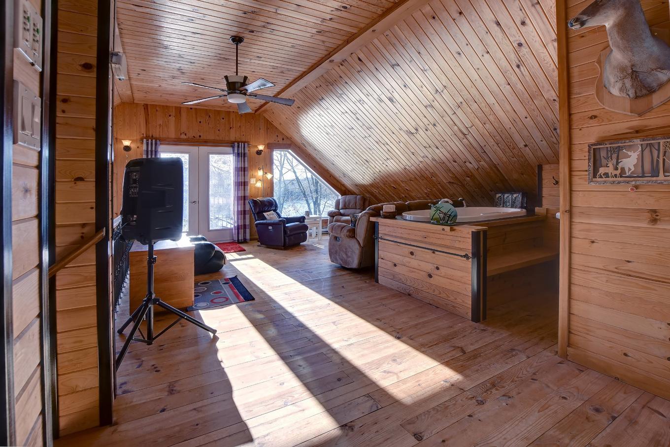 Mezzanine - 142 Ch. Du Lac-Creux, Mandeville, QC - Indoor Photo Showing Other Room